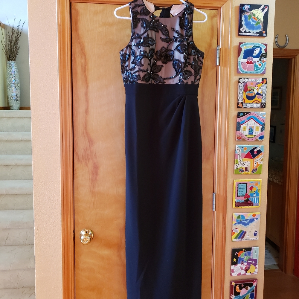 NWOT Vince Camuto black sequin lace maxi size 6